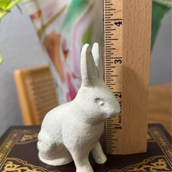 White Rabbit Small Figure - Cast Iron - Picture 4 of 5